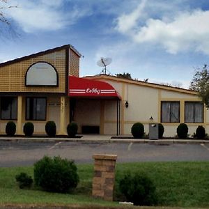 Budgetel Inn & Suites